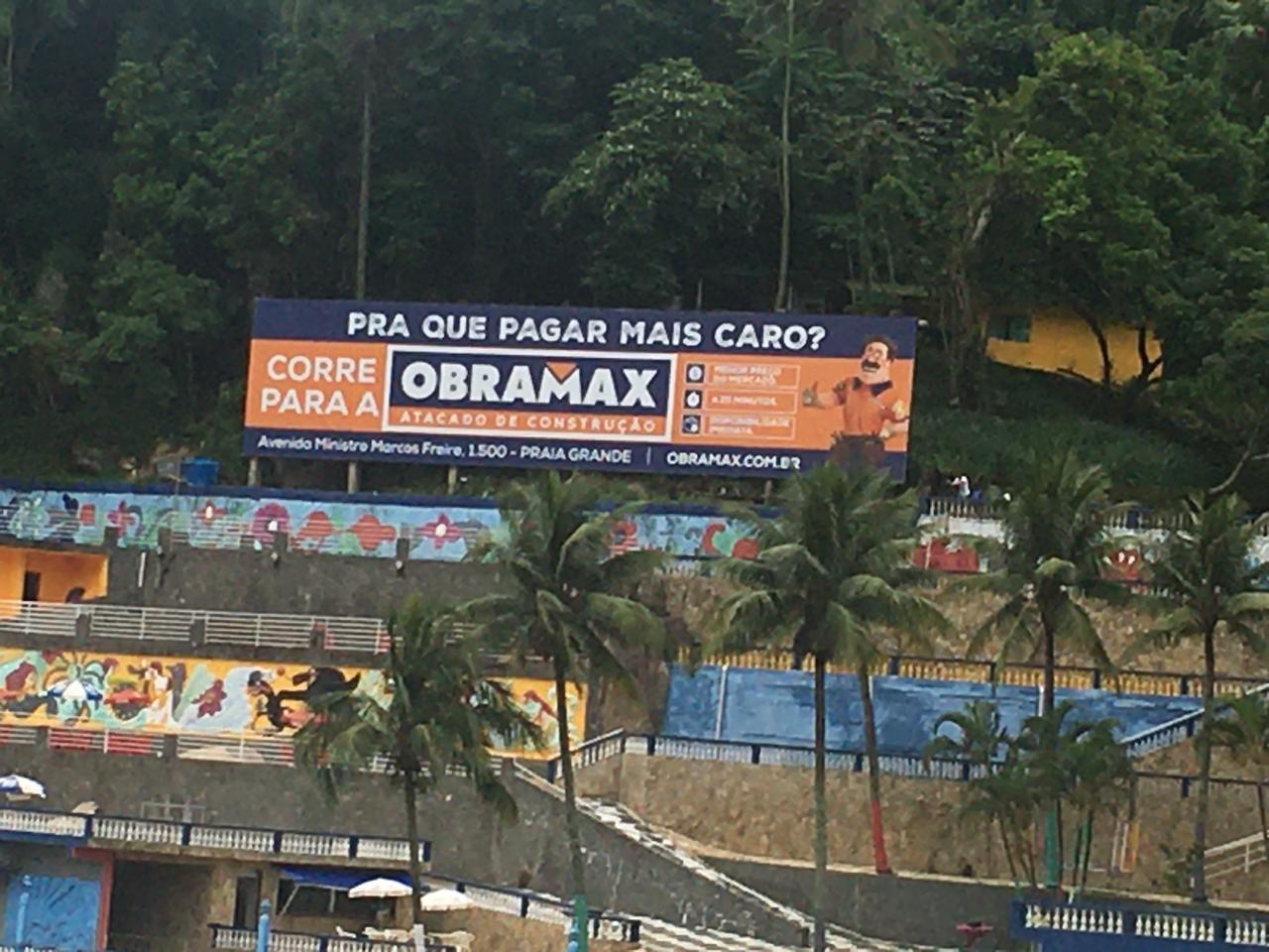 Outdoor Obramax em rota de praia e lazer